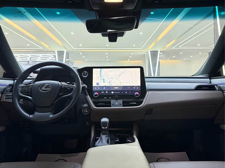 Фото 7 - Lexus ES