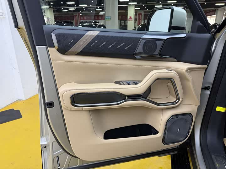 Фото 3 - BYD FangChengBao Leopard 8