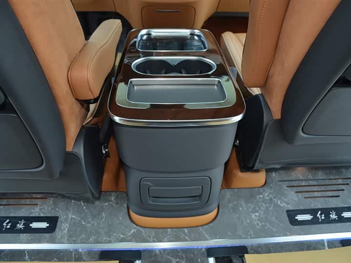 Photo 8 - Hongqi HQ9