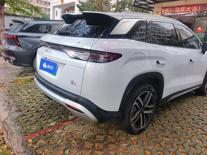 Photo 3 - BYD Song L DM-i Hybrid