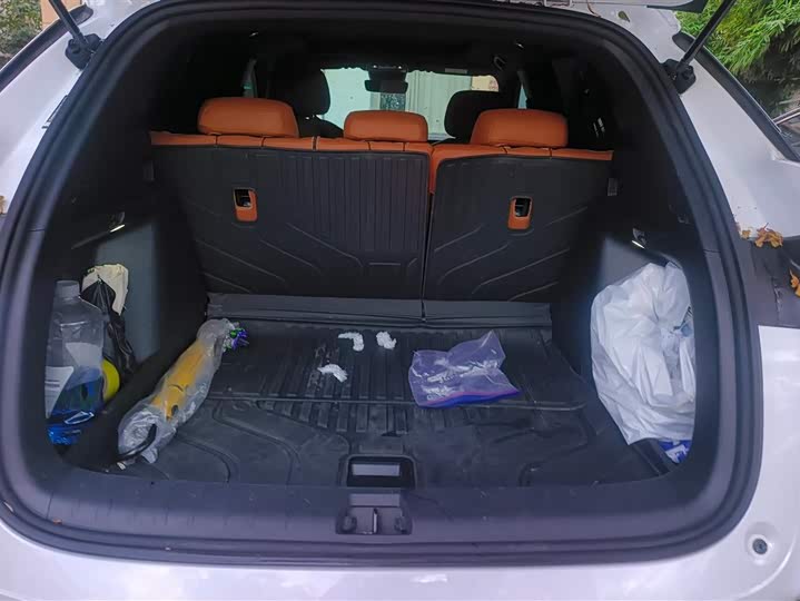 Photo 4 - BYD Song L DM-i Hybrid