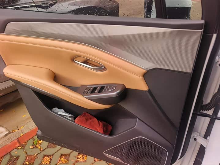 Photo 7 - BYD Song L DM-i Hybrid