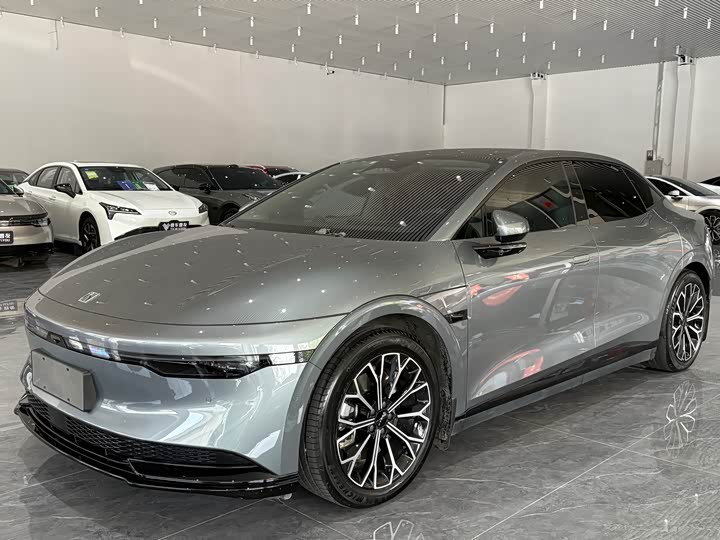 Фото 2 - Zeekr 007