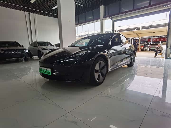 Фото 1 - Tesla Model 3