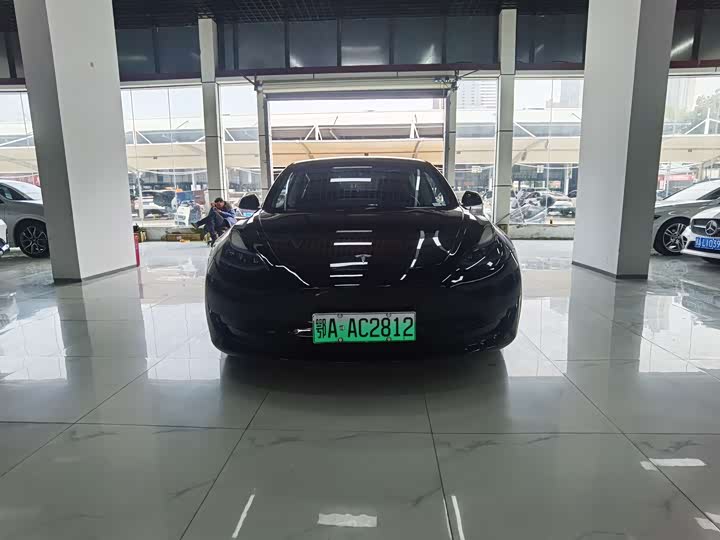 Фото 2 - Tesla Model 3