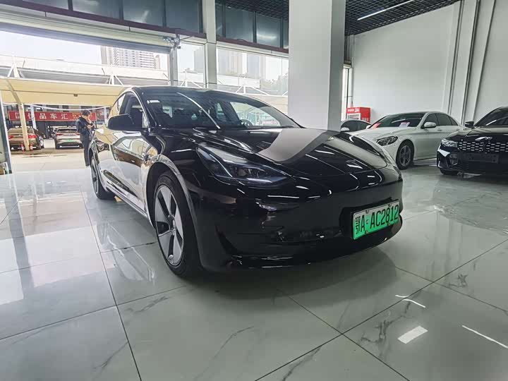 Фото 3 - Tesla Model 3