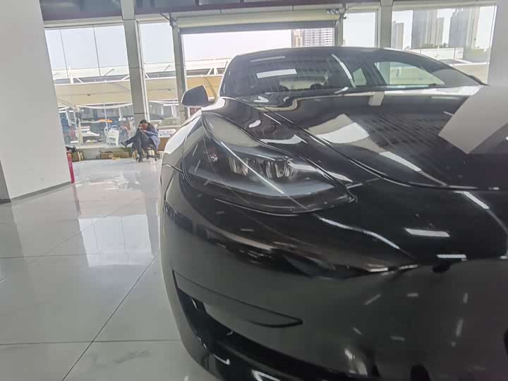 Фото 4 - Tesla Model 3