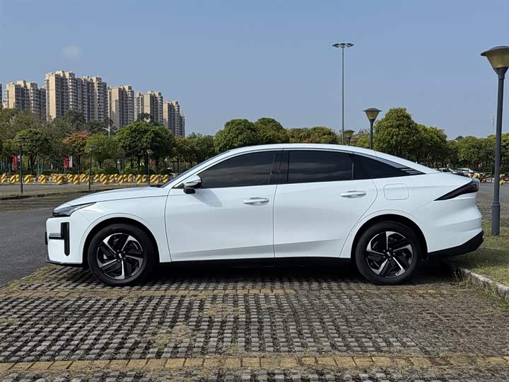 Фото 8 - Geely Galaxy L6