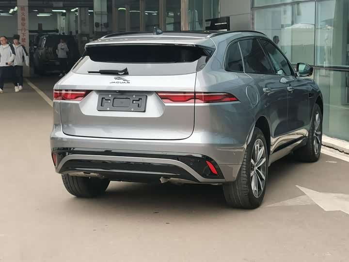 Фото 6 - Jaguar F-Pace