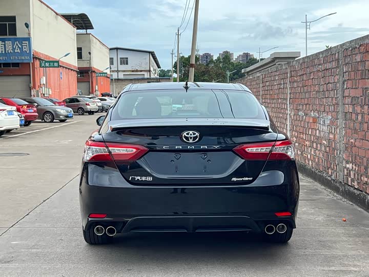 Фото 3 - Toyota Camry