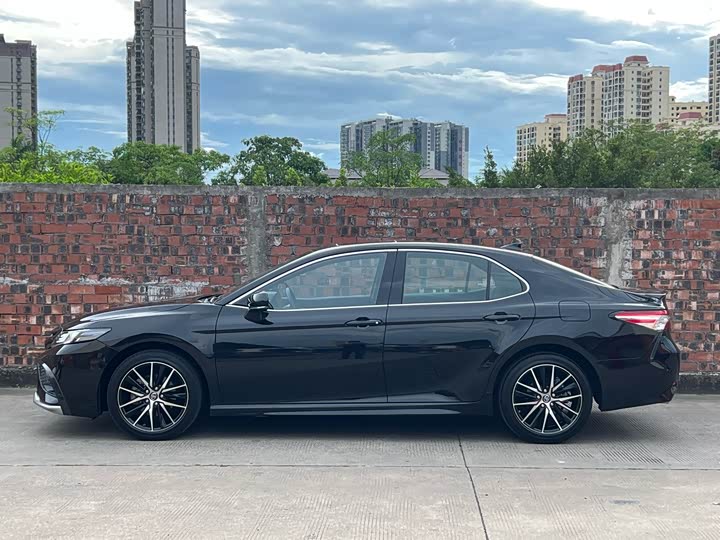 Фото 5 - Toyota Camry