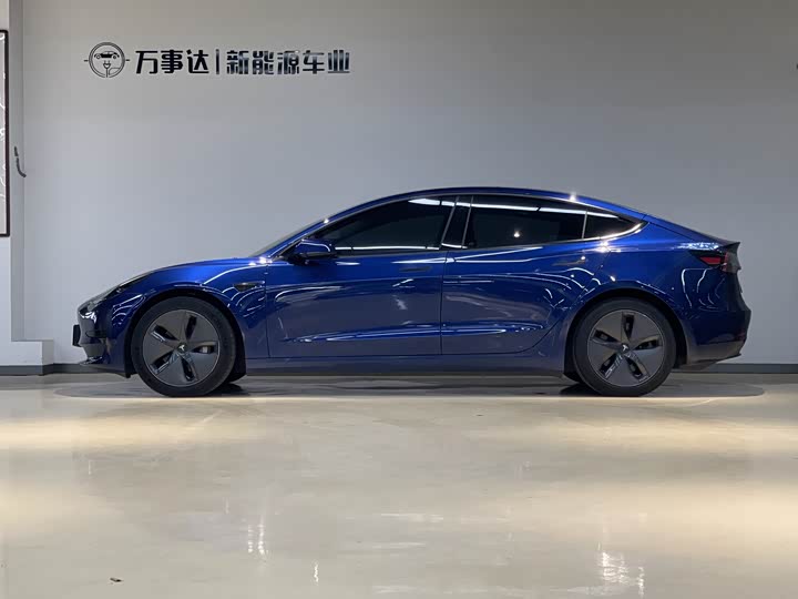 Фото 3 - Tesla Model 3