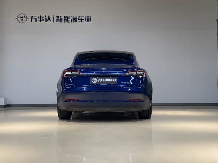 Фото 4 - Tesla Model 3