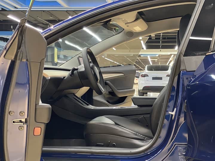 Фото 6 - Tesla Model 3