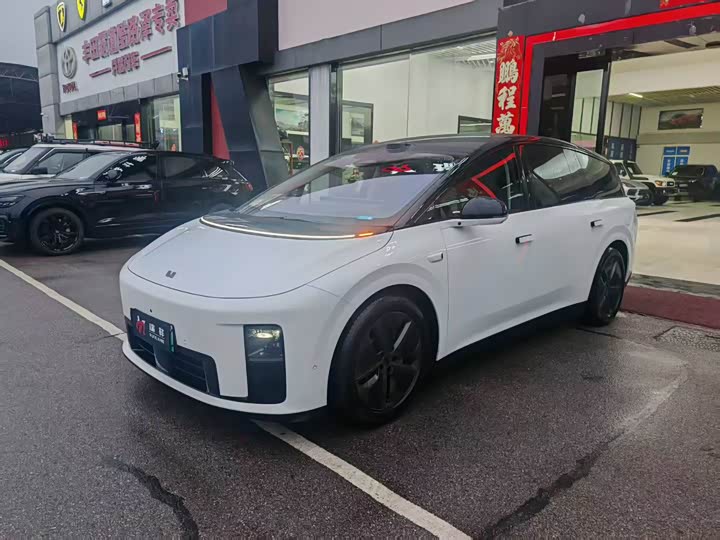 Фото 1 - LiXiang i8