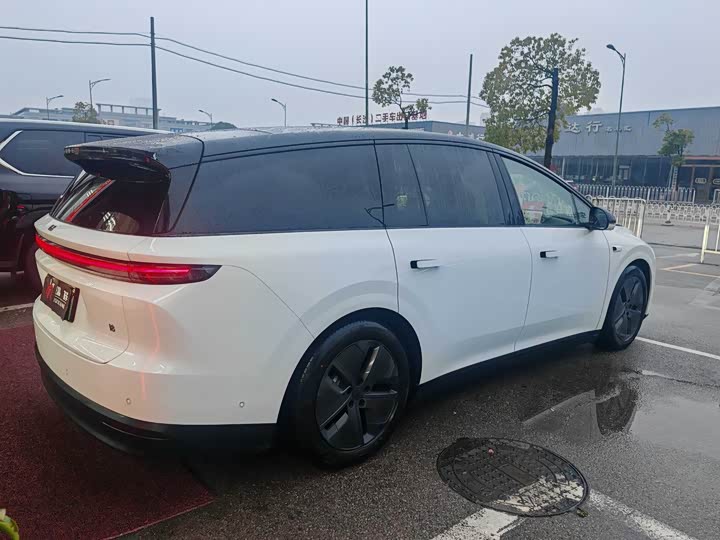 Фото 7 - LiXiang i8