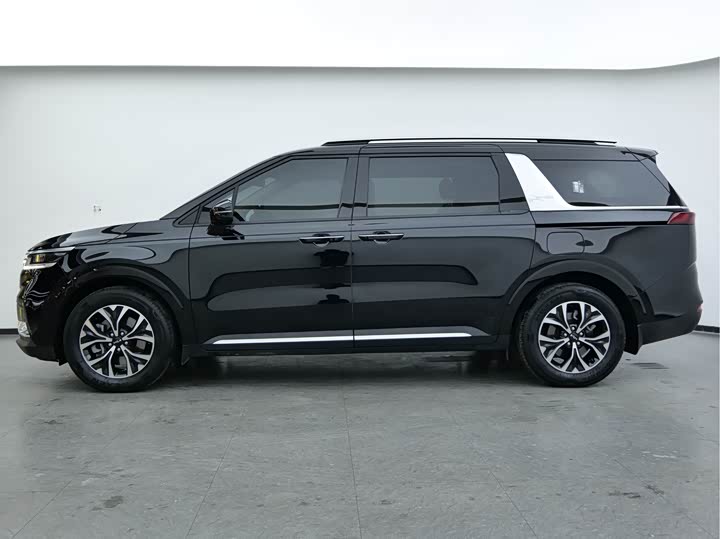 Photo 7 - Kia Carnival