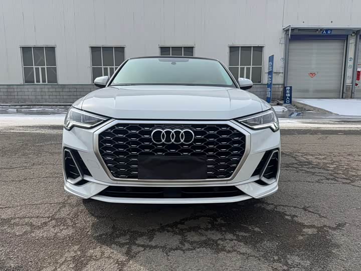 Photo 2 - Audi Q3 Sportback