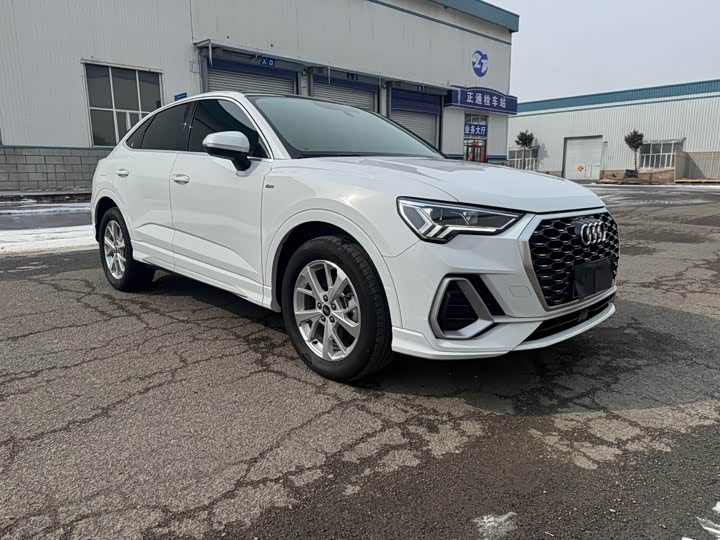 Photo 3 - Audi Q3 Sportback