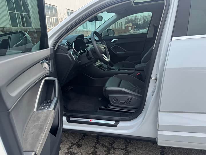 Photo 4 - Audi Q3 Sportback