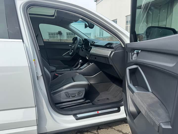 Photo 5 - Audi Q3 Sportback