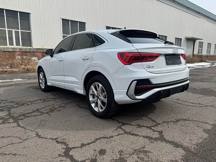 Photo 9 - Audi Q3 Sportback