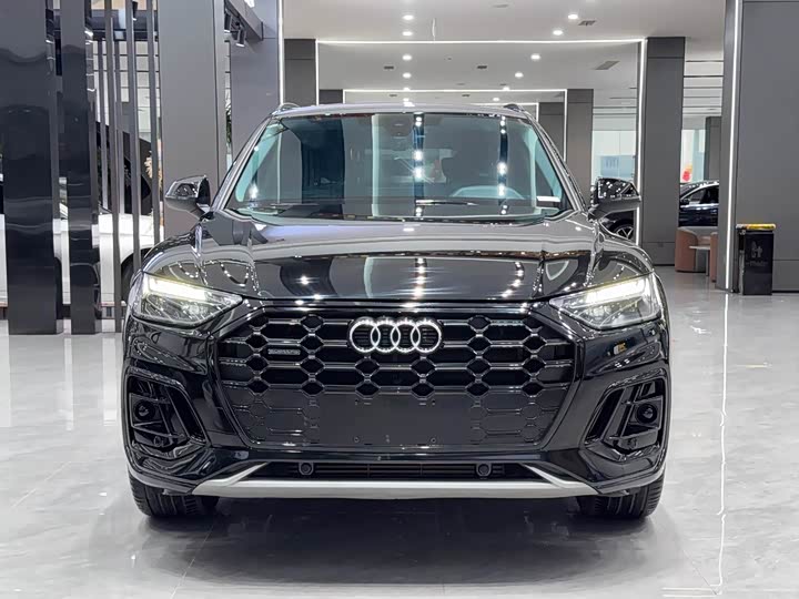 Фото 2 - Audi Q5L
