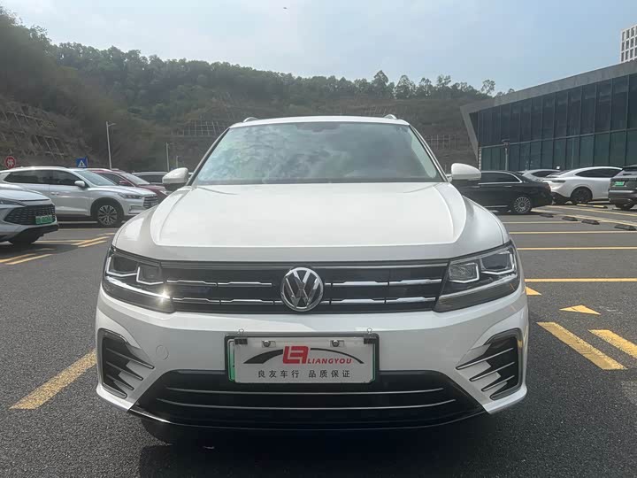 Фото 2 - Volkswagen Tiguan L Hybrid