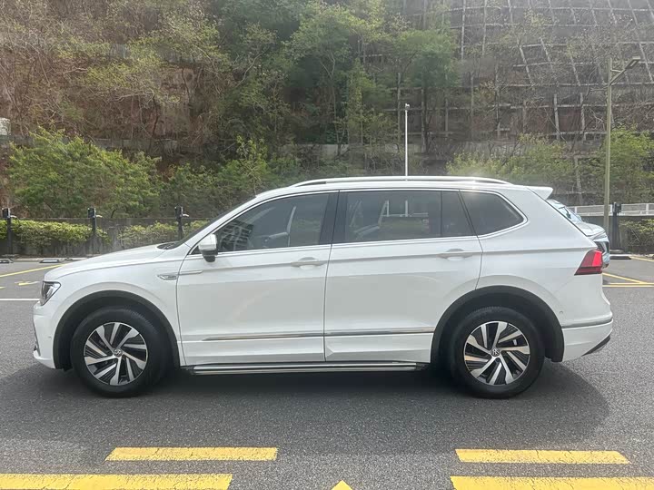 Фото 5 - Volkswagen Tiguan L Hybrid