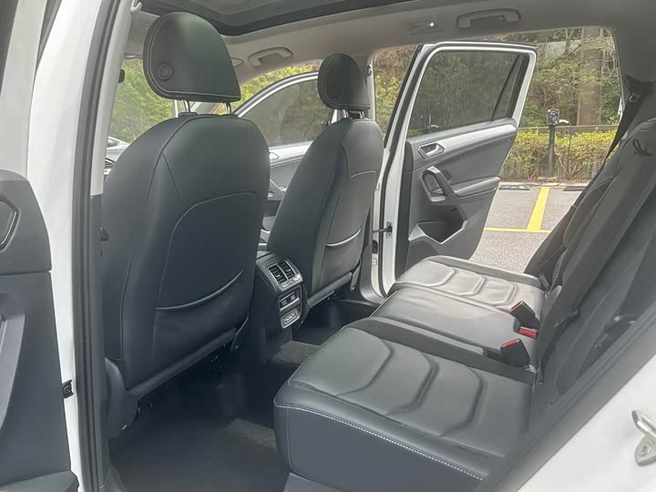 Фото 7 - Volkswagen Tiguan L Hybrid