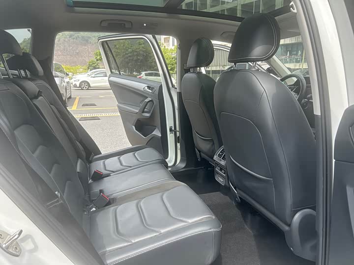 Фото 8 - Volkswagen Tiguan L Hybrid