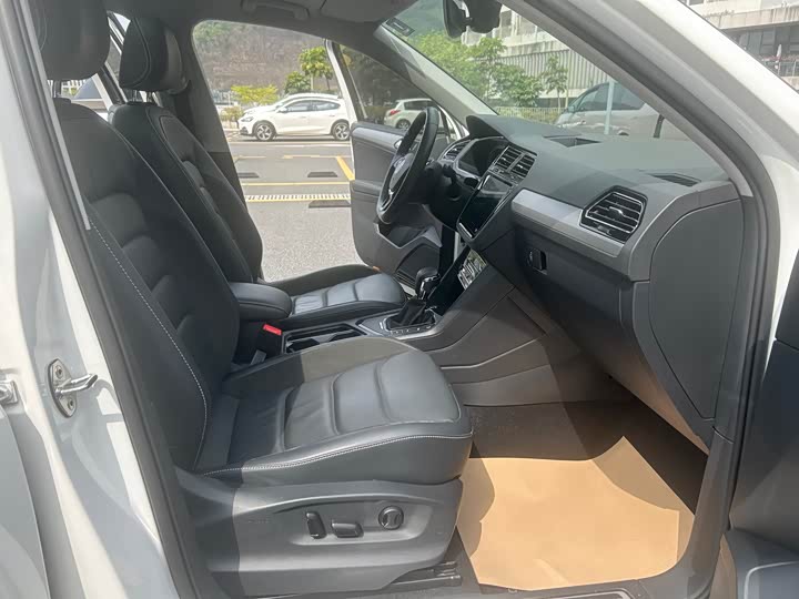 Фото 9 - Volkswagen Tiguan L Hybrid