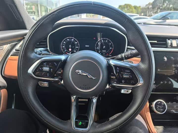 Фото 9 - Jaguar XF L