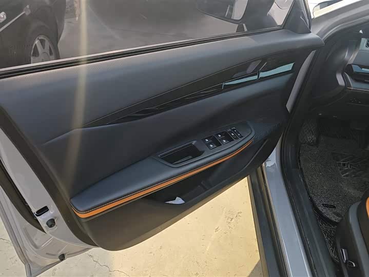 Фото 7 - Changan UNI-V