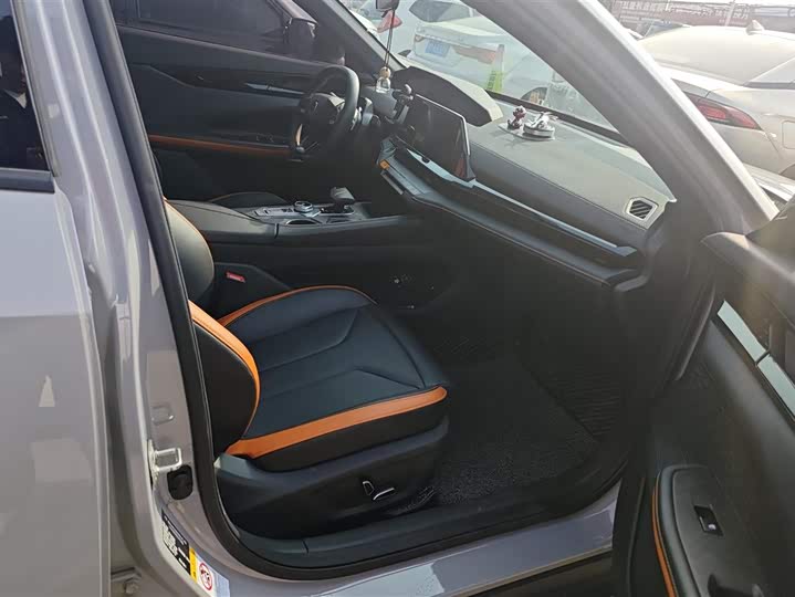 Фото 8 - Changan UNI-V