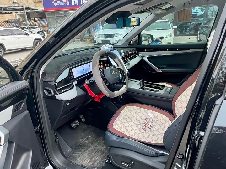 Photo 3 - Geely Atlas L