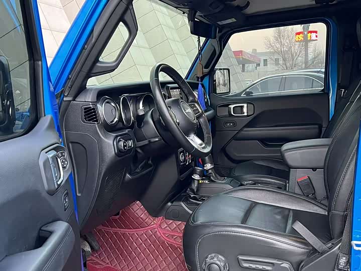 Фото 7 - Jeep Wrangler