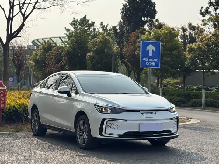 Фото 3 - Beijing EU5