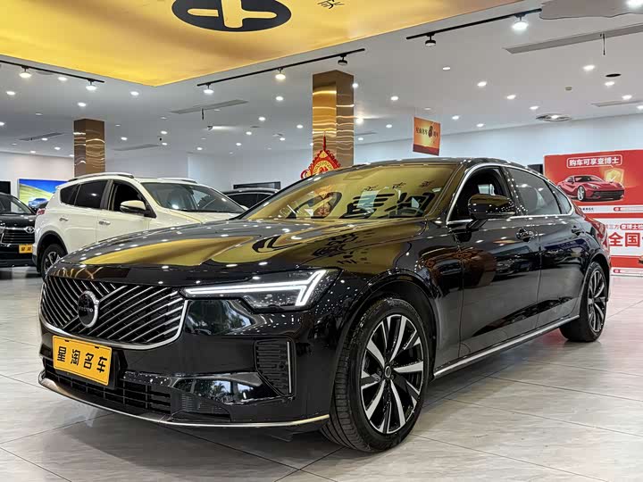 Фото 1 - Volvo S90