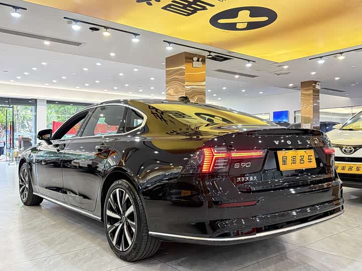 Фото 5 - Volvo S90