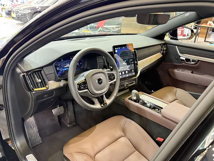 Фото 8 - Volvo S90