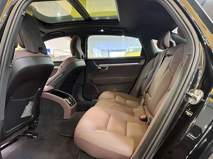 Фото 9 - Volvo S90