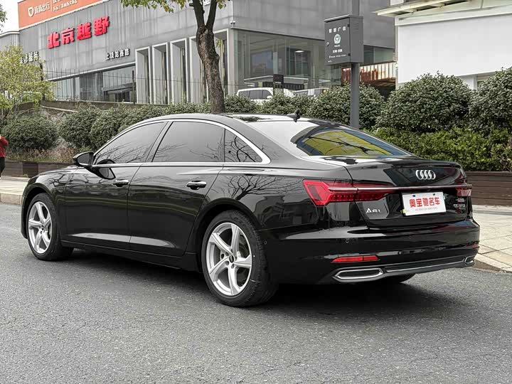 Фото 6 - Audi A6L