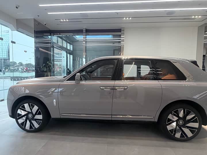 Фото 3 - Rolls-Royce Cullinan