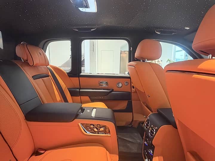 Фото 6 - Rolls-Royce Cullinan