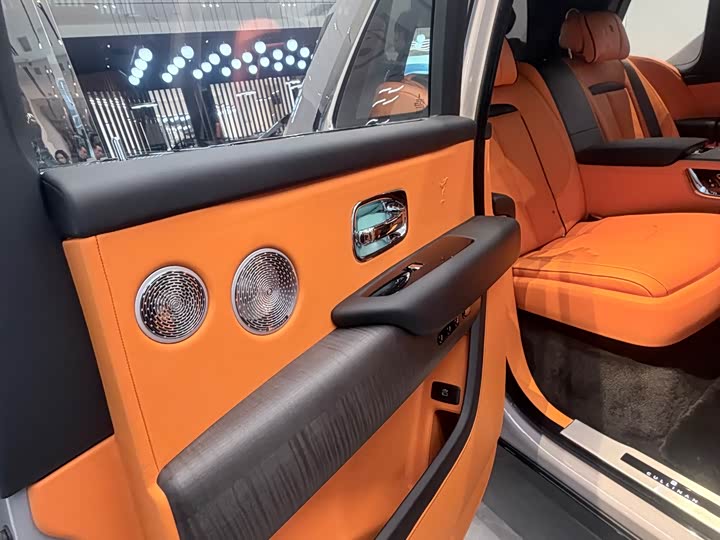 Фото 9 - Rolls-Royce Cullinan