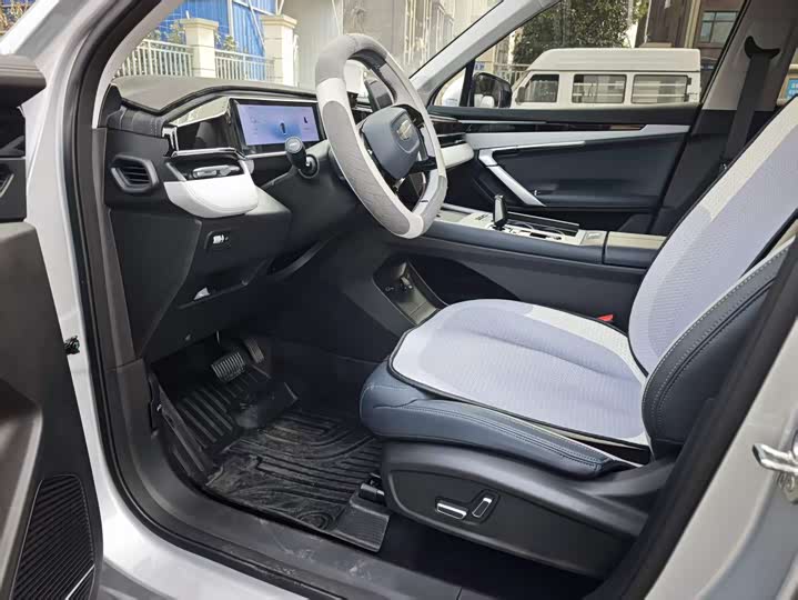 Photo 4 - Geely Atlas L