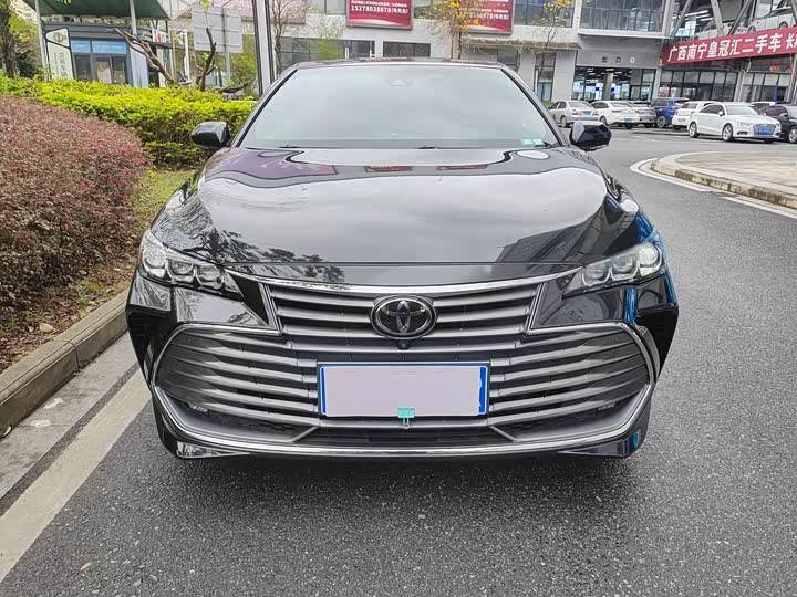 Photo 2 - Toyota Avalon