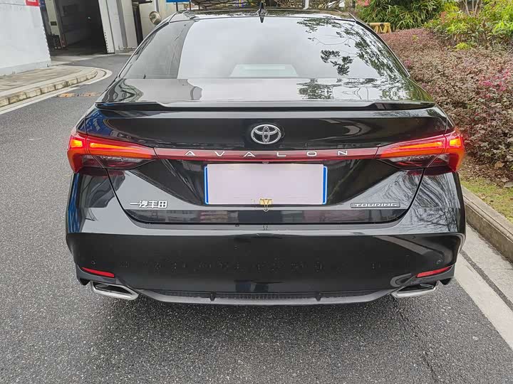 Photo 4 - Toyota Avalon
