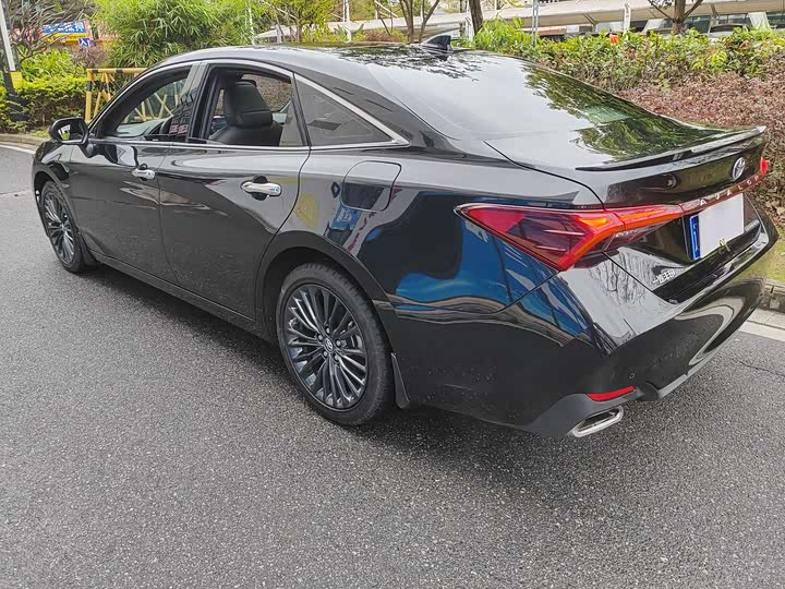 Photo 6 - Toyota Avalon